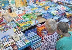 Auf dem Büchermarkt besonders begehrt: Kinderbücher und Spiele.