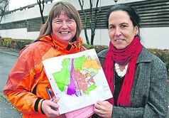 Christine Hartkorn und die Umweltbeauftragte Cordula Wohnhas schaffen auch im Kornwestheimer Stadtgebiet für die Natur Verbindun